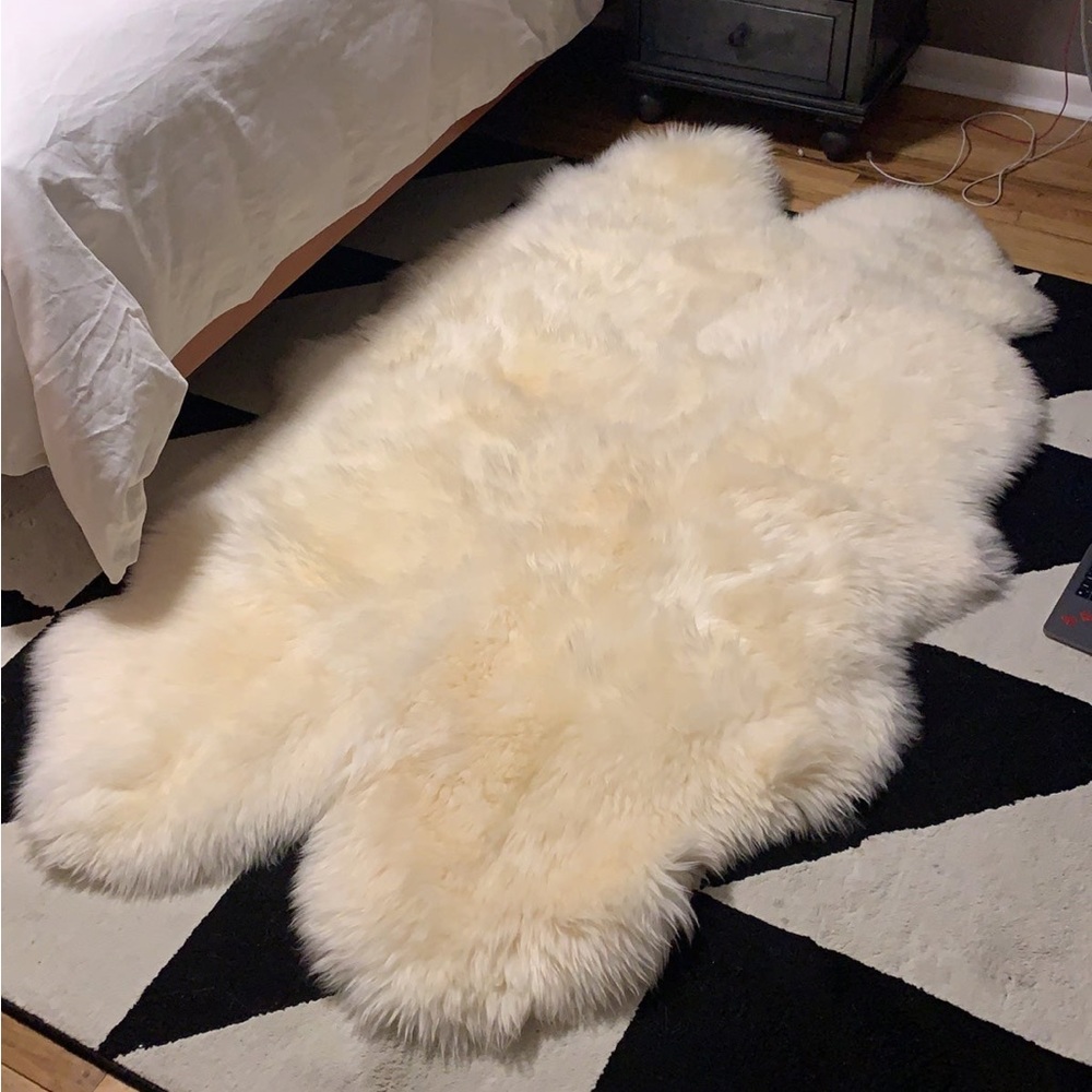 Overland Sheepskin Rug